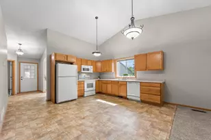 74 Crown Pointe Curve, Hudson, WI 54016 - Photo 8
