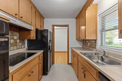 2085 Hamline Avenue N, Roseville, MN 55113 - Photo 10