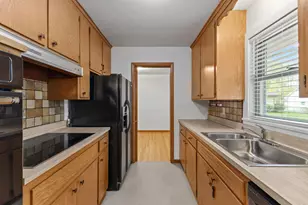 2085 Hamline Ave N, Roseville, MN 55113 - Photo 10