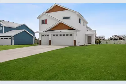 4634 9th Street NE, Saint Cloud, MN 56304 - Photo 2