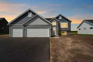 106 Maple Ct, Cannon Falls, MN 55009 - Photo 2