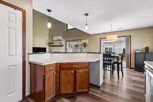 593 Stonewood Way, Burnsville, MN 55306 - Photo 10