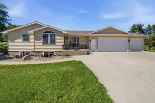 7524 58th St NE, Rochester, MN 55906 - Photo 2