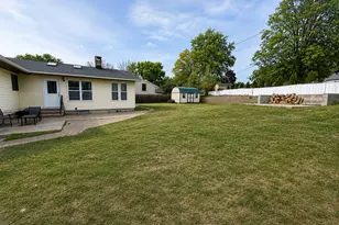 1035 Balsam Ave, La Crescent, MN 55947 - Photo 2