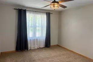 414 S Dewey St, Fairmont, MN 56031 - Photo 8