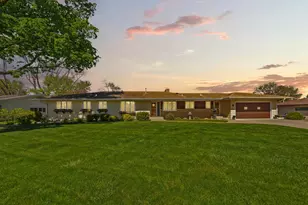 808 Hillcrest Dr, Montgomery, MN 56069 - Photo 2