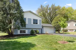 10276 Winter Pl, Eden Prairie, MN 55347 - Photo 2