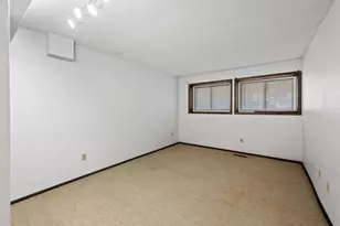 8948 Neill Lake Rd, Eden Prairie, MN 55347 - Photo 18
