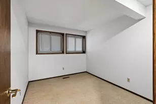 8948 Neill Lake Rd, Eden Prairie, MN 55347 - Photo 20
