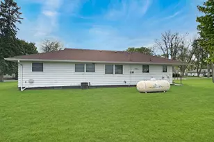 314 N Maple St, Ellsworth, MN 56129 - Photo 2