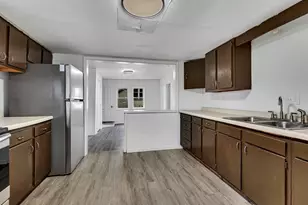 417 1st St SW, Wadena, MN 56482 - Photo 2