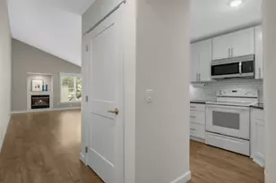 1390 Granada Tr N, Oakdale, MN 55128 - Photo 8