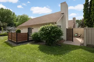 1390 Granada Tr N, Oakdale, MN 55128 - Photo 2