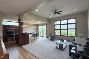 818 Augusta Ave, Zumbrota, MN 55992 - Photo 4