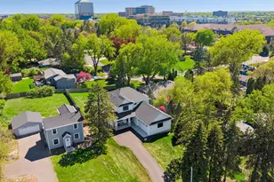 5319 Glenwood Ave, Golden Valley, MN 55422 - Photo 2