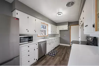 704 Washington Avenue, Fairmont, MN 56031 - Photo 6