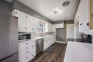 704 Washington Ave, Fairmont, MN 56031 - Photo 6