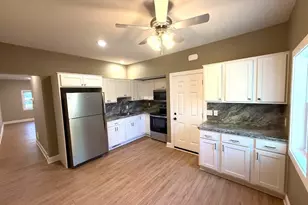 892 4th St E, Saint Paul, MN 55106 - Photo 2