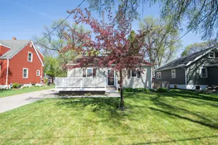 906 14th St N, Moorhead, MN 56560 - Photo 2