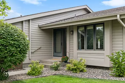 9526 Woodbridge Road, Bloomington, MN 55438 - Photo 4