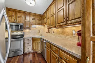 8720 N Maplebrook Cir, Brooklyn Park, MN 55445 - Photo 2