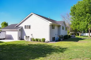 885 Briarwood Dr, Worthington, MN 56187 - Photo 30
