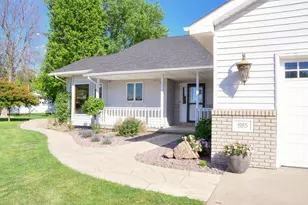 885 Briarwood Dr, Worthington, MN 56187 - Photo 2