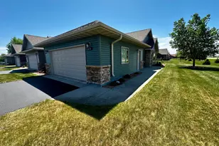 1636 Thunderbird Rd, Marshall, MN 56258 - Photo 4