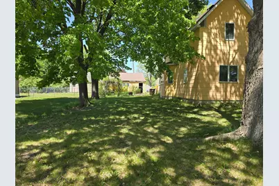 410 E Ciro Street, Truman, MN 56088 - Photo 2