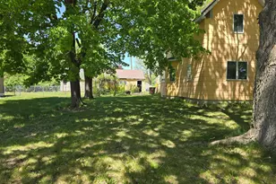 410 E Ciro St, Truman, MN 56088 - Photo 2