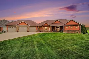 903 Fairway Dr, Pipestone, MN 56164 - Photo 1