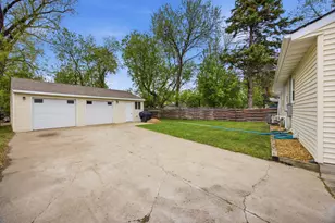 911 18th St N, Moorhead, MN 56560 - Photo 2