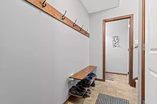 1802 Colonial Ln, Chanhassen, MN 55317 - Photo 22