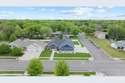 600 Elizabeth Street, Marshall, MN 56258 - Photo 2