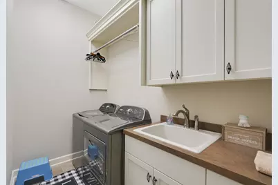 671 Willoughby Way E, Minnetonka, MN 55305 - Photo 36