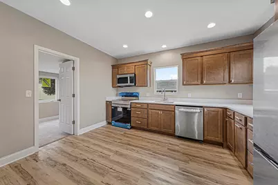 515 Benzel Avenue SW, Madelia, MN 56062 - Photo 6