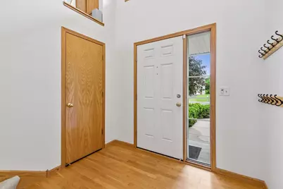 909 Basenji Curve, Shakopee, MN 55379 - Photo 2