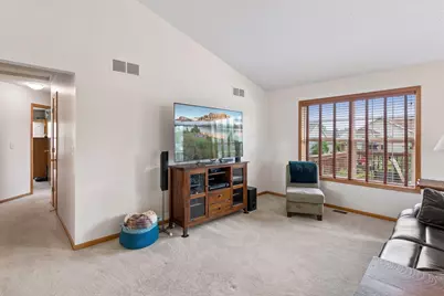 909 Basenji Curve, Shakopee, MN 55379 - Photo 4
