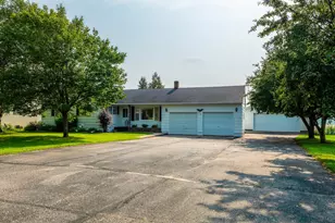 202 Lomond Dr NW, Bagley, MN 56621 - Photo 4
