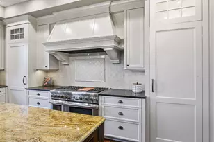 425 Carpenters Pt, Wayzata, MN 55391 - Photo 32