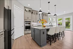 122 Liberty Heights Dr, Chaska, MN 55318 - Photo 2
