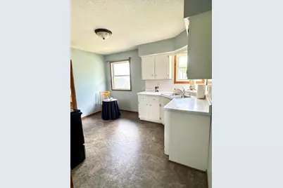 206 Elm Avenue SE, Montgomery, MN 56069 - Photo 8