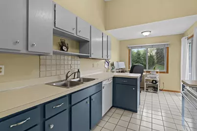 5189 Beachside Drive, Hopkins, MN 55343 - Photo 10