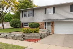 338 27th St NE, Rochester, MN 55906 - Photo 2