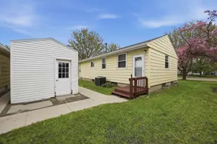 621 19th St N, Moorhead, MN 56560 - Photo 32
