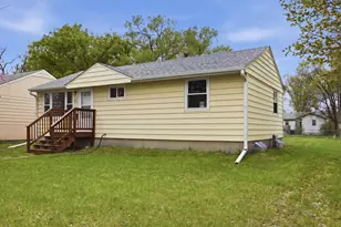 621 19th St N, Moorhead, MN 56560 - Photo 1