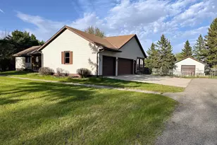 608 Pinetree Dr, Perham, MN 56573 - Photo 4