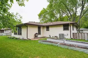 881 Pandora Dr NE, Fridley, MN 55432 - Photo 38