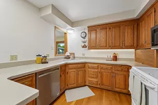 881 Pandora Dr NE, Fridley, MN 55432 - Photo 12