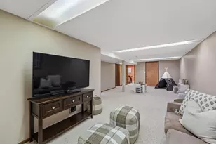 881 Pandora Dr NE, Fridley, MN 55432 - Photo 30